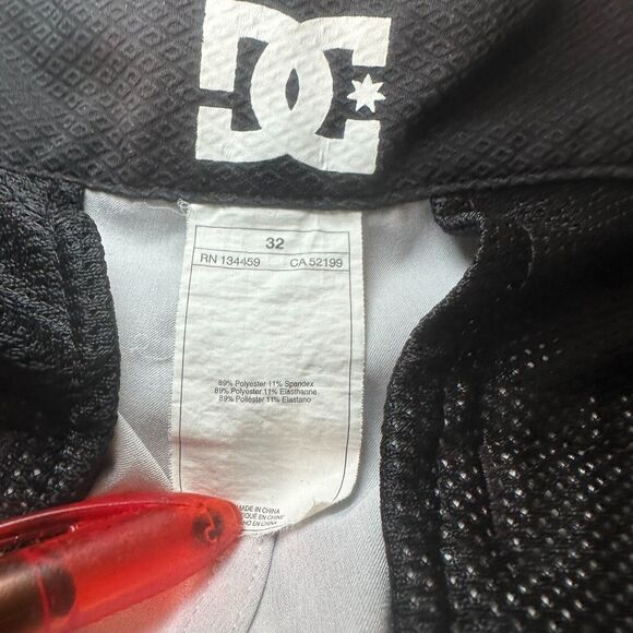 DC Shoes Skate Board Shorts Men’s Size 32 Black Swim Trunks Back Pocket Y2K - Picture 4 of 4